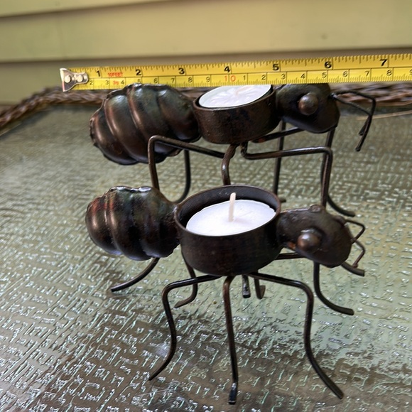 2 Different Sized Metal Ants - Each holds a Tea Light Candle. - Picture 4 of 8